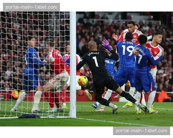 特写:短角球战术成功,澳大利亚球员庆祝进球时撞倒教练 特写:短角球战术成功,澳大利亚球员庆祝进球时撞倒教练