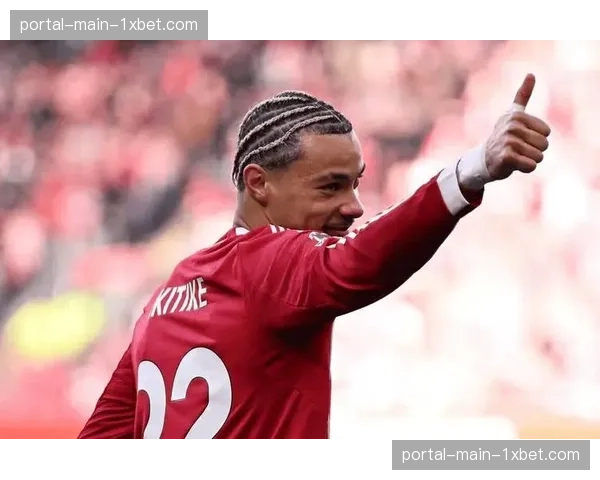 利物浦前锋埃基蒂克无对抗情况下跟腱重伤，被担架抬离赛场